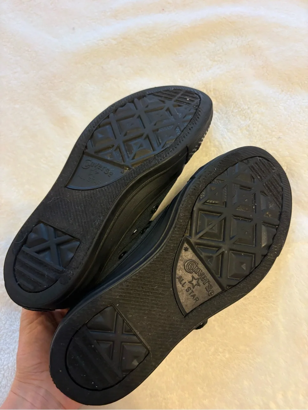Converse Womens SOLID BLACK low chuck taylors - Picture 3 of 6